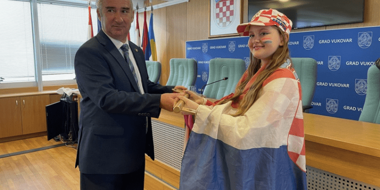 Vukovarske maškare odradile “posao” i gradskim vlastima vratile ključeve Grada