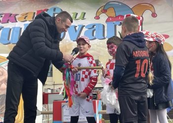 Gradonačelnik Vukovara Ivan Penava maškarama predao ključeve grada