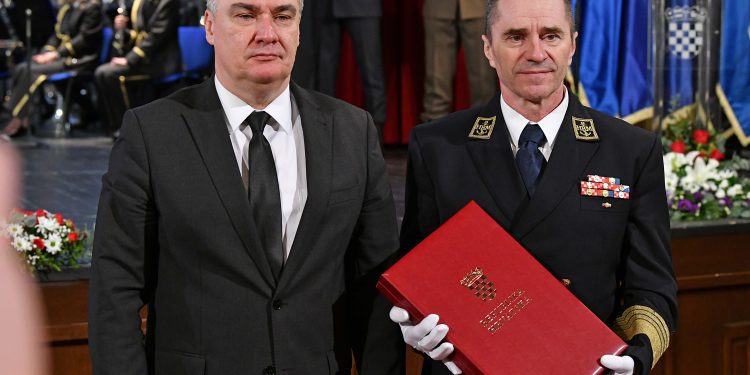 FOTO General Tihomir Kundid svečano preuzeo dužnost načelnika Glavnog Stožera Oružanih snaga Republike Hrvatske i prisegnuo na časnu i predanu službu