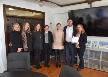 FOTO Predstavnici Grada Kaštela upriličili prijem za žensku klapu Neverin