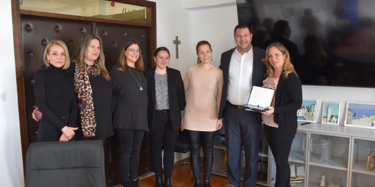 FOTO Predstavnici Grada Kaštela upriličili prijem za žensku klapu Neverin
