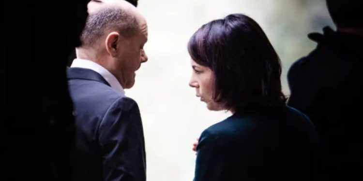 Spiegel: Ministrica Baerbock pokušava uvjeriti Scholza da isporuči Ukrajincima rakete dugog dometa Taurus