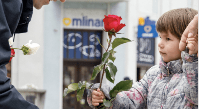 GRADONAČELNIK PENAVA PONOVNO POKAZAO POŠTOVANJE PREMA ŽENAMA Ruže za Vukovarke