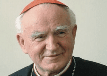 Grabar Kitarović posthumno dodijela zagrebačkom nadbiskupu Franji Kuhariću Velered predsjednika RH Franje Tuđmana na koji su poslije u PRH zaboravili