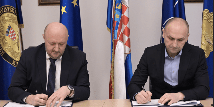 MINISTAR ANUŠIĆ POTPISAO UGOVOR ZA PRVI OBALNI OPHODNI BROD Rok isporuke je devet mjeseci 