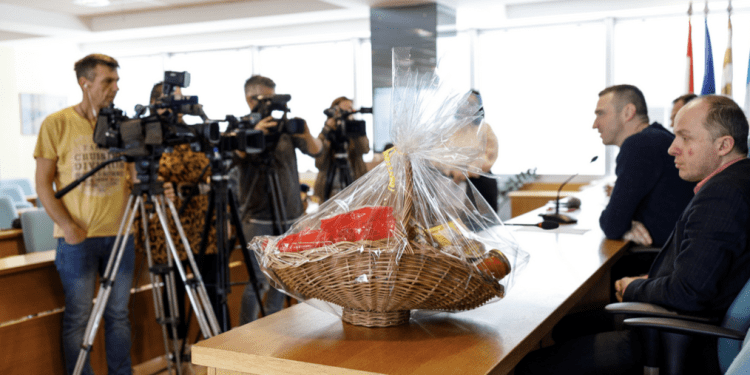 Grad Vukovar tradicionalno dijeli Uskrsnice i poklon pakete za sugrađane u potrebi