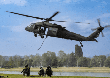 HRZ oduševio građane atraktivnim letačkim programom iznad Pule