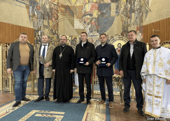 Gradu Vukovaru uručena plaketa u ime župe Krista Kralja i ukrajinske te rusinske manjinske zajednice u Vukovaru