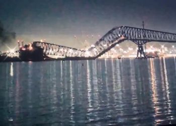 VIDEO Užas u SAD-u: Most se urušio nakon što je u njega udario teretni brod, ima žrtava i nestalih