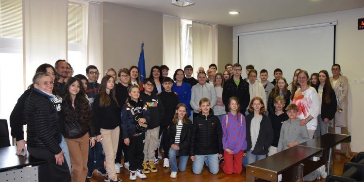 FOTO Učenici Castel di Sangra i prijateljskog grada Lindlara u posjeti Gradskoj upravi