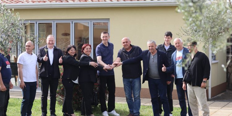 Penava poslao poruku iz srca Istre: „Hrvatska budućnost počiva na marljivom radu i znoju hrvatskog čovjeka!“
