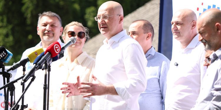 RADIĆ: “Mi vas nećemo iznevjeriti Hrvatska će biti uspravna i ponosna zemlja”