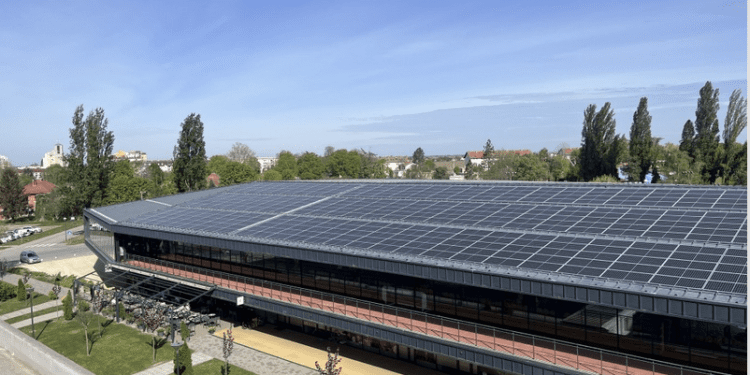 PROJEKT “SUNCE NAD VUKOVAROM” Na plivalištu u Vukovaru puštena u rad sunčana elektrana