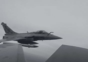 (VIDEO) PRVIH ŠEST RAFALEA SLETJELO NA PISTU Piloti poslali poruku: “Hrvatski Rafale i hrvatski piloti stigli su kući”