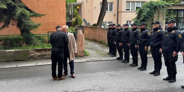 BiH: Postrojili policajce kako bi pozdravili šefove koji su izašli iz pritvora