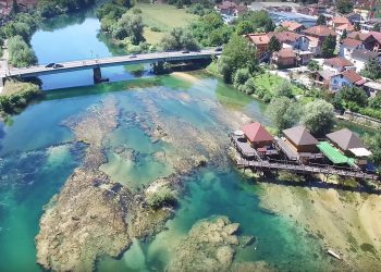 BiH: Nakon što su pili alkohol zajedno, muškarac nasmrt nožem izbo susjeda