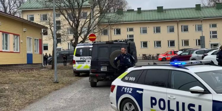 Strava u Finskoj: Maloljetnik pucao po osnovnoj školi, troje djece ranjeno