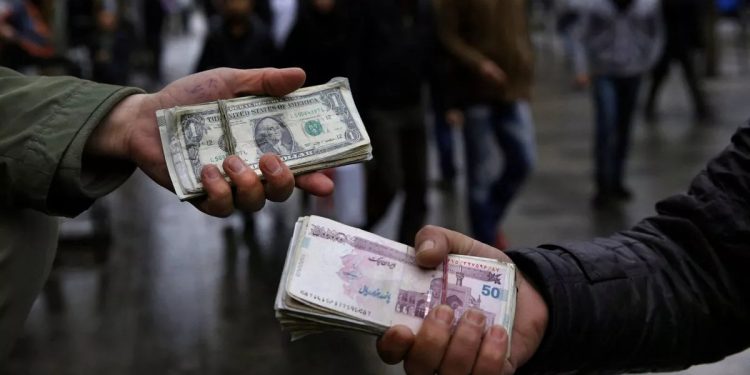 Iranski rijal preko noći doživio kolaps i izgubio čak 30% svoje vrijednosti, no vlast se bavi Izraelom