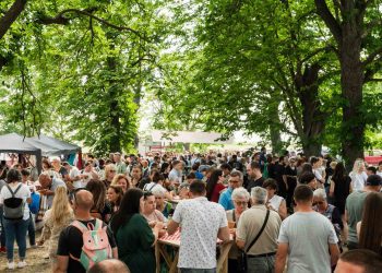 Zvonko Bogdan uz vino i tambure, tisto i nošnje – samo u Baranji