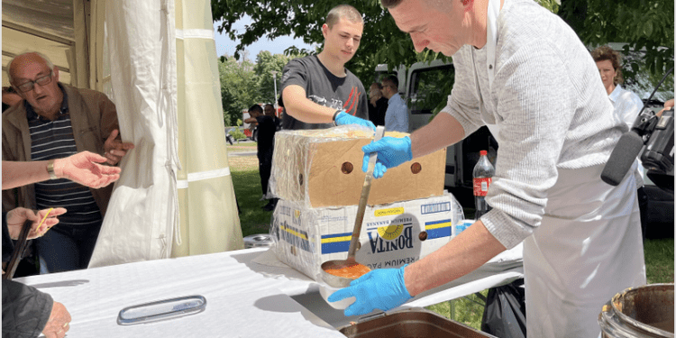 I ove godine održan prvosvibanjski izlet u vukovarskoj Adici uz tradicionalnu podjelu graha