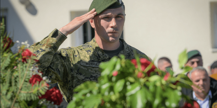 Ministar Anušić i general Kundid prisustvovali obilježavanju 33. obljetnice 2. gardijske brigade Gromovi