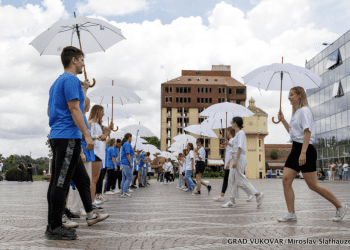 Vukovarski maturanti na norijadi zaplesali Quadrillu i obilježili kraj srednjoškolskog obrazovanja
