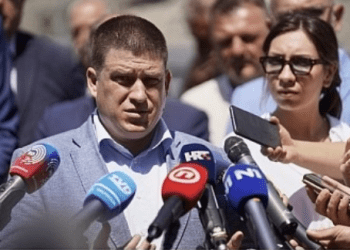 Ministar Butković na otvorenju mosta na Cetini