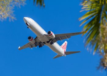 Australija: Putnik trčao gol po avionu tijekom leta, nokautirao člana posade – uhićen je