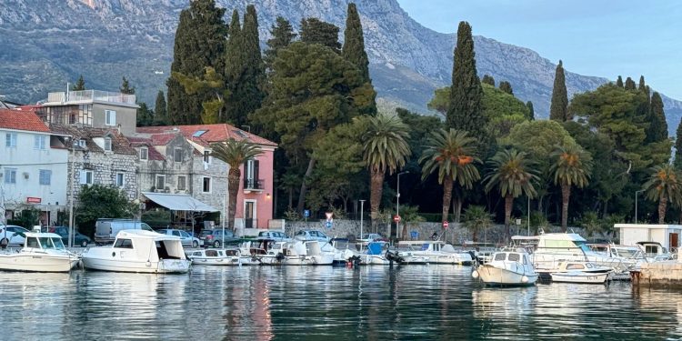 U Kaštelima se nastavlja Kaštelansko kulturno i zabavno ljeto – glazba, ples i eno-gastro manifestacija