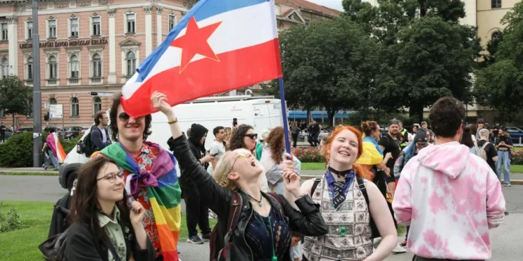 Ni LGBTIQ+ zajednice se ne odriču jugoslavenskih zastava i znakova komunizma!