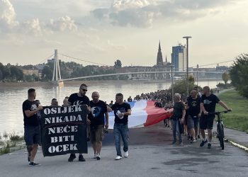 VELIČANSTVENIM MIMOHODOM OBILJEŽEN DAN OSJEČKIH BRANITELJA  Njihova žrtva nije zaboravljena