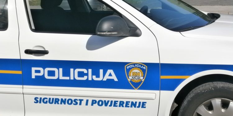 U SLAVONSKOM BRODU PRONAĐENA MRTVA TIJELA DVIJE OSOBE Uhićen 45-godišnjak zbog sumnje u ubojstvo”