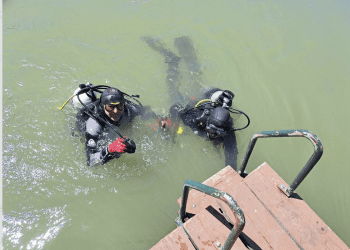 Vukovarski ronioci na eko akciji čišćenja rijeke Save u Slavonskom Brodu