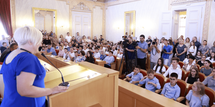 Osječko-baranjska županija dodijelila pohvalnice za izvrsnost osnovnoškolcima i srednjoškolcima