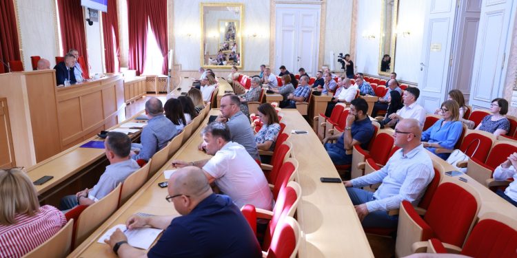 PRIJEVOZNIČKE TVRTKE NA PODRUČJU OBŽ OSTVARUJU VELIKE GUBITKE Sufinancirat će morati i općine