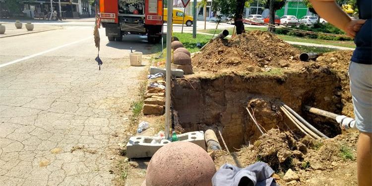 DRAMATIČNA NESREĆA U VINKOVCIMA Radnik se zapalio dok je rezao plinsku cijev