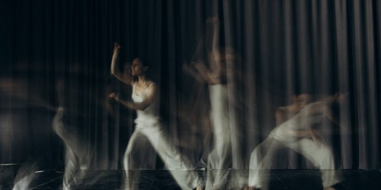 PREMIJEROM “INSTANT” ZAVRŠAVA PLESNI TJEDAN OLJK-A Ekspresija emocija, stanja, odnosa i događaja koji nas okružuju, sve to kroz plesni pokret