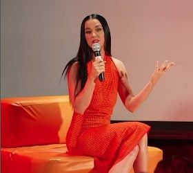 HARRIS STIŽU PODRŠKE AMERIČKIH CELEBRITYJA  Slavna pjevačica Katy Perry u objavi otpjevala “Woman’s World”