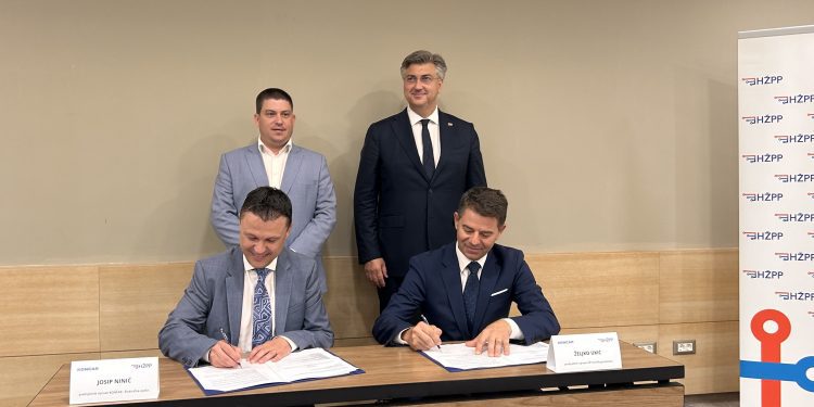 NOVI ELEKTRODIZELSKI VLAKOVI ZA BOLJU POVEZANOST SPLITA I ZAGREBA Postizat će brzinu od 160 kilometara na sat