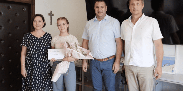 U Gradskoj upravi u Kaštelima upriličen prijem za odlikašicu Mihaelu Brčić