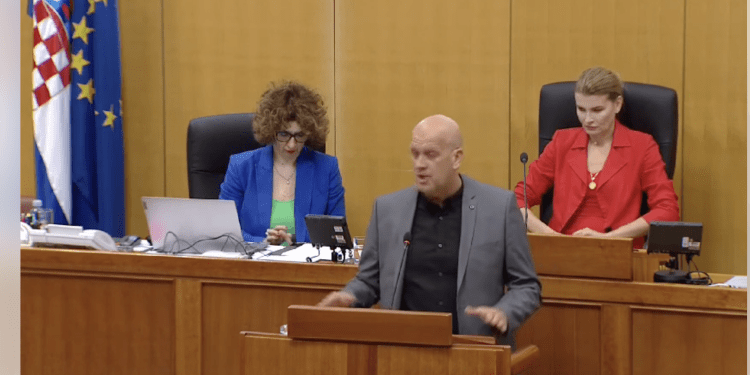 (VIDEO) Kukavica u Saboru najavio donošenje zakona o zaštiti vrijednosti Domovinskog rata