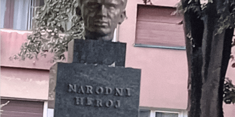 Boljševički “narodni heroj” još uvijek ima svoju bistu