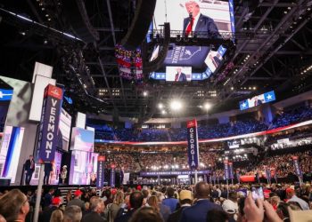 TRUMP I ZELENSKI IMALI “JAKO DOBAR RAZGOVOR” Republikanski kandidat obećao okončati rat i prije preuzimanja dužnosti