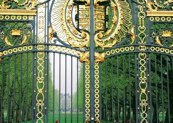 IZA KULISA BUCKINGHAMSKE PALAČE Prvi put posjetitelji mogu vidjeti istočno krilo