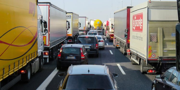 GUŽVE NA CESTAMA PREMA MORU Od jutros kolone i zastoji