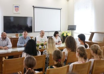 DJECA UKRAJINSKIH BRANITELJA U POSJETU HRVATSKOJ Ljetne radosti u Osijeku i Novom Vinodolskom