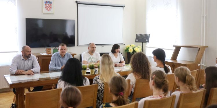 DJECA UKRAJINSKIH BRANITELJA U POSJETU HRVATSKOJ Ljetne radosti u Osijeku i Novom Vinodolskom