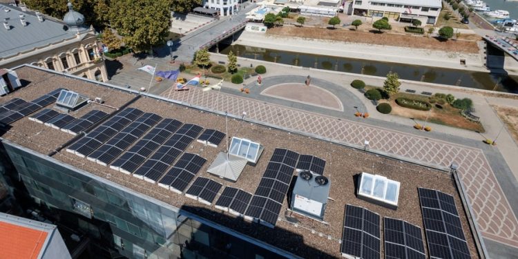 ENERGRETSKI OBNOVLJENE VIŠESTAMBENE ZGRADE Osim što uljepšavaju vizure Vukovara štede i energiju