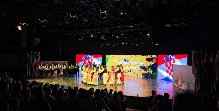 ZVUCI SLAVONIJE I SRIJEMA U SRCU BURSE Vukovarski ansambl “Dunav” jedini hrvatski predstavnik na Golden Karagöz festivalu