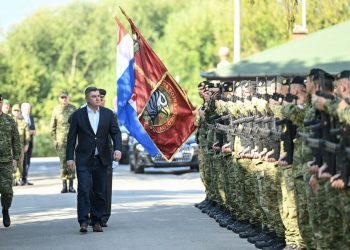 MILANOVIĆ O OBVEZNOM VOJNOM ROKU: Pozvao Primorca da se uključi u raspravu, a premijera kritizirao zbog letova skupim avionom